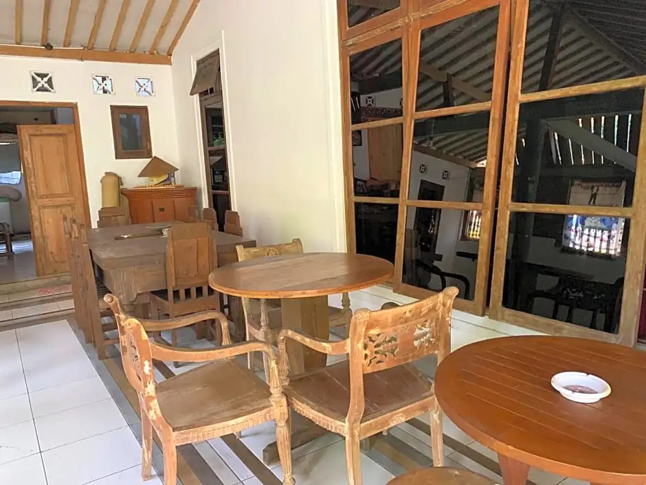 Bu Condro Homestay by Luxury Degree