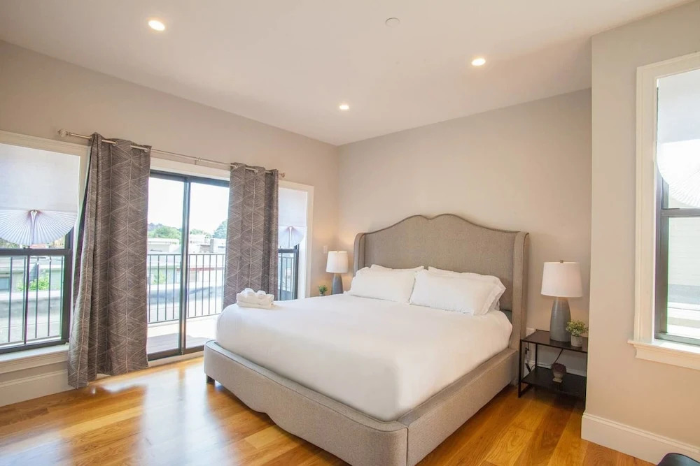 Luxury Condo 4 Bed 2 Bath Downtown Boston Sleeps 8