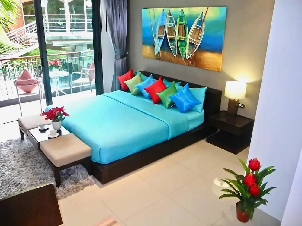 Emerald Terrace - Pool View Studio