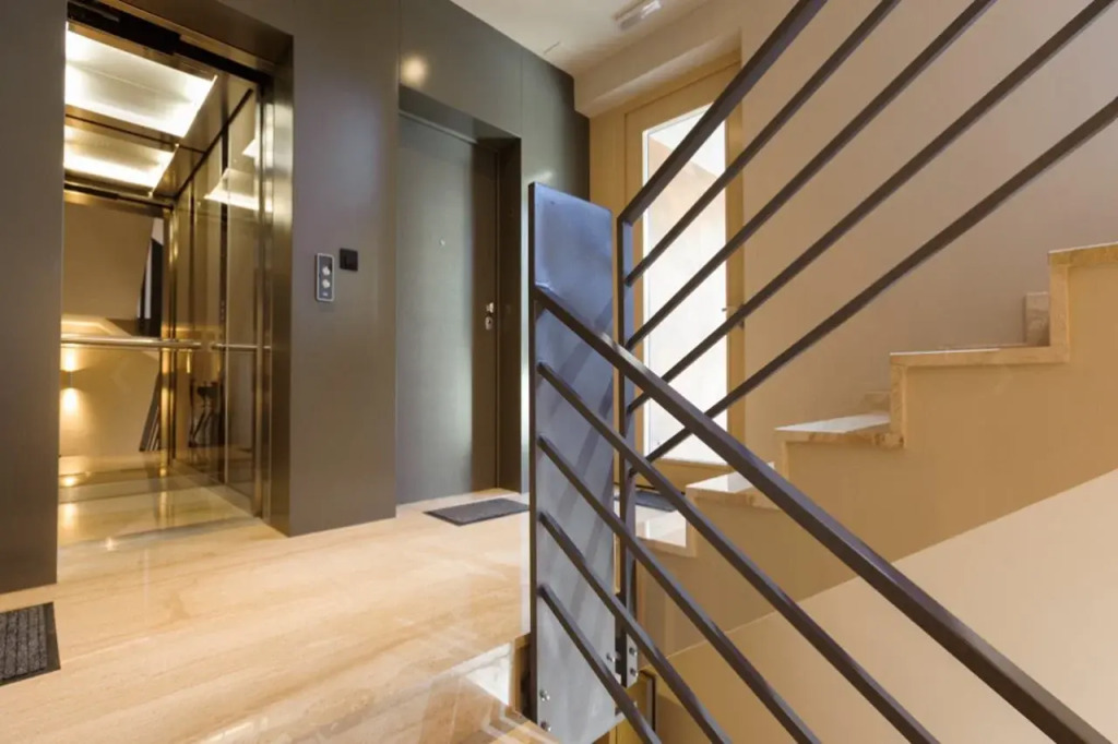 Residence by Vestibul Palace