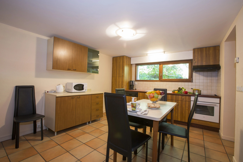 Chalet Chantey Mourry 67 Ski Chalet & Sleeps 8-9 - Happy Rentals