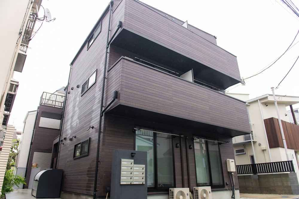 Base Hanegi Apartment by Tranova