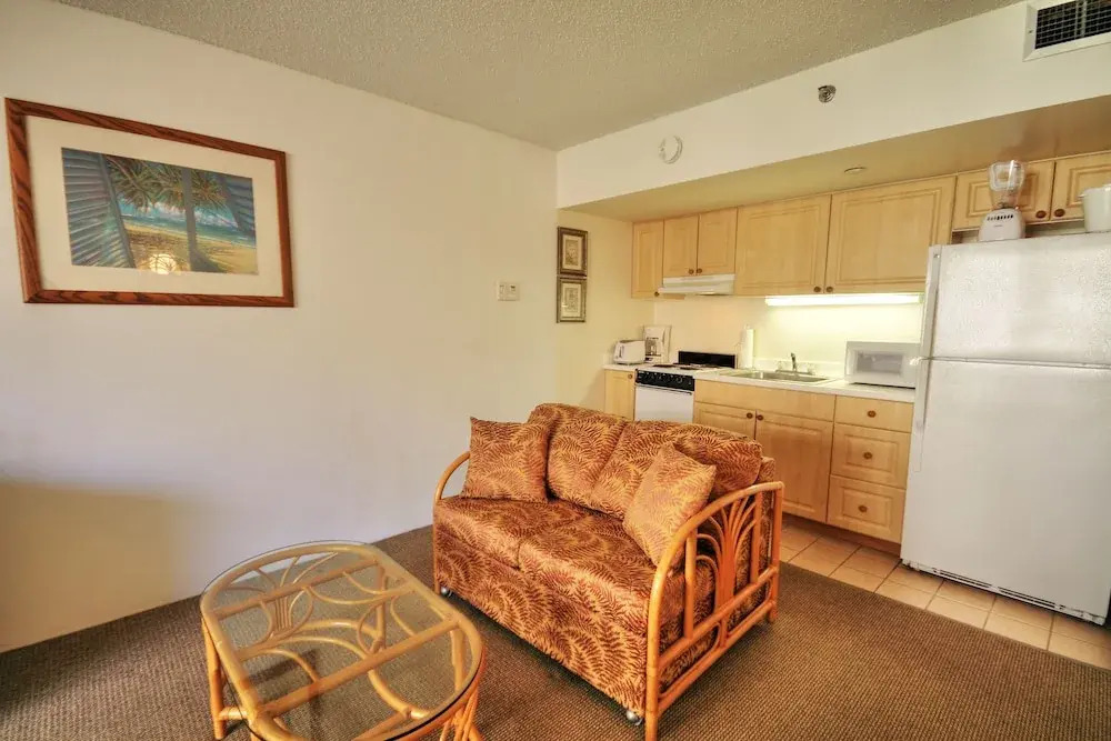 Royal Kahana #319 Studio Bedroom Condo by RedAwning