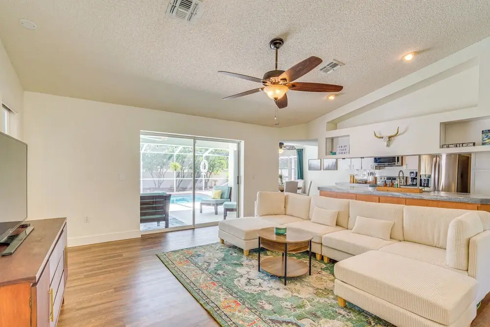 Private Pool & Lanai: Spring Hill Oasis