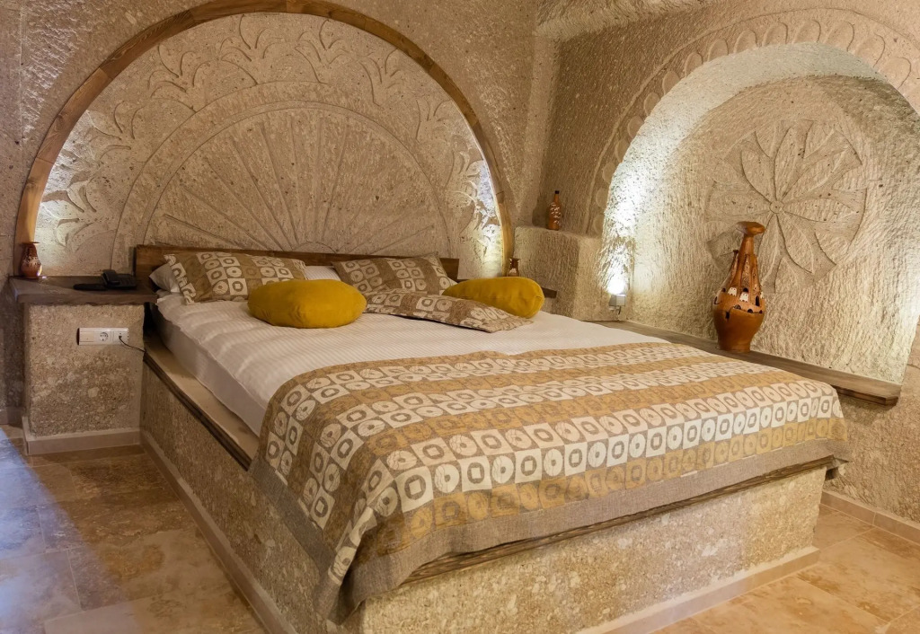 Elite Cave Suites