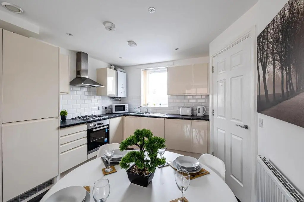Stanley Sparkle Stays - 4BRooms, 4Beds, Prkg, Wifi
