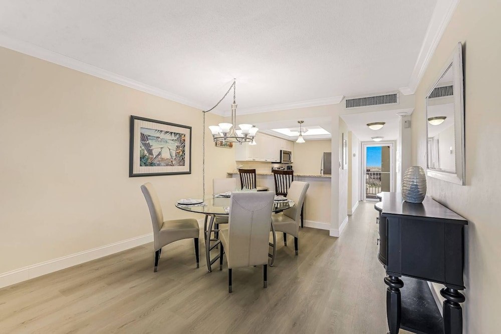 25870 Hickory Blvd #704