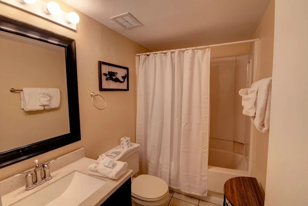 118 El Matador 2 Bedroom Condo by RedAwning