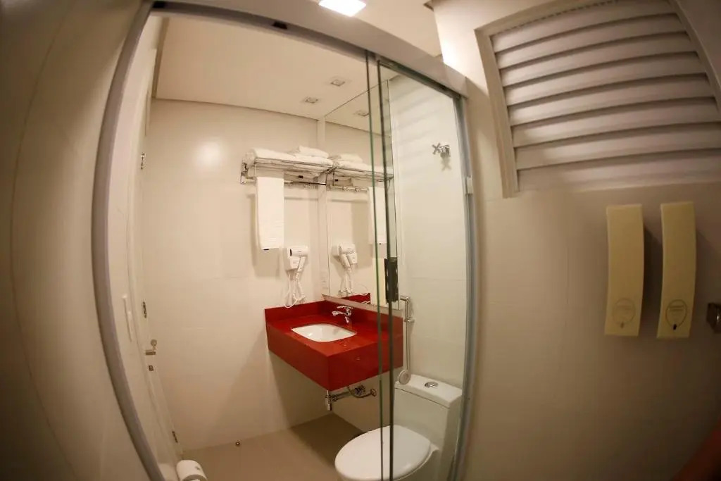 Holiday & Business Hotel - Em frente ao Centro de Eventos e Arena Conda