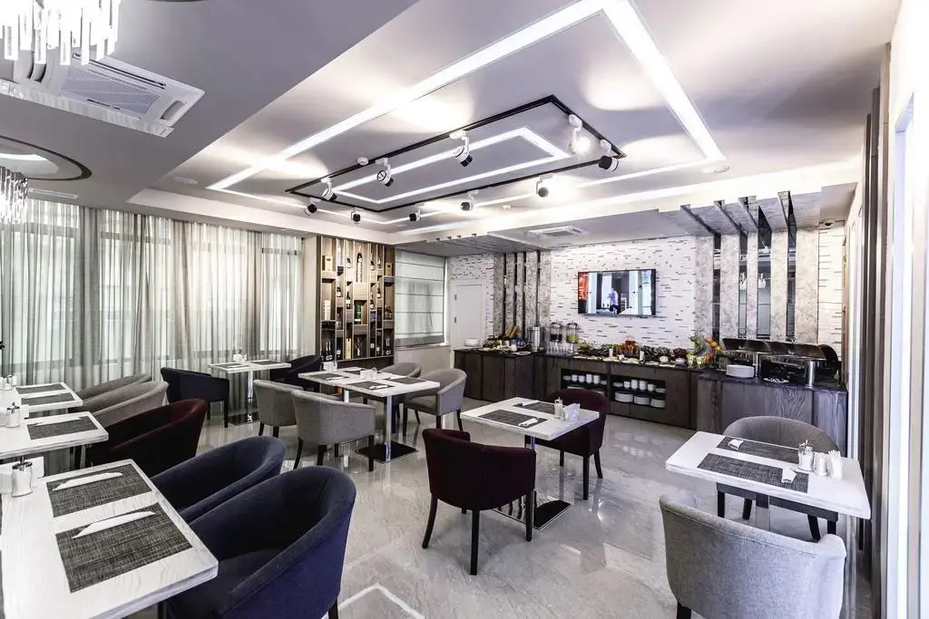 Parallel Hotel