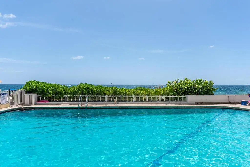 Ocean Beach Condo 3BR On the Sand 811