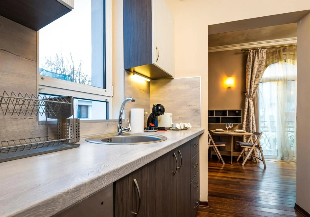 1BD Apartment with a Cute Balcony in Kapana
