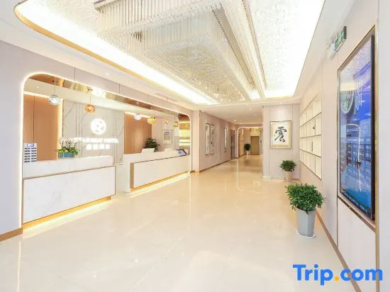 Yilong Ruiyun Hotel (Guangcai Market Store at Anqing High speed Railway Station)