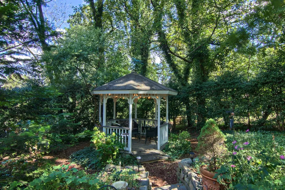 North Lodge on Oakland Bed and Breakfast