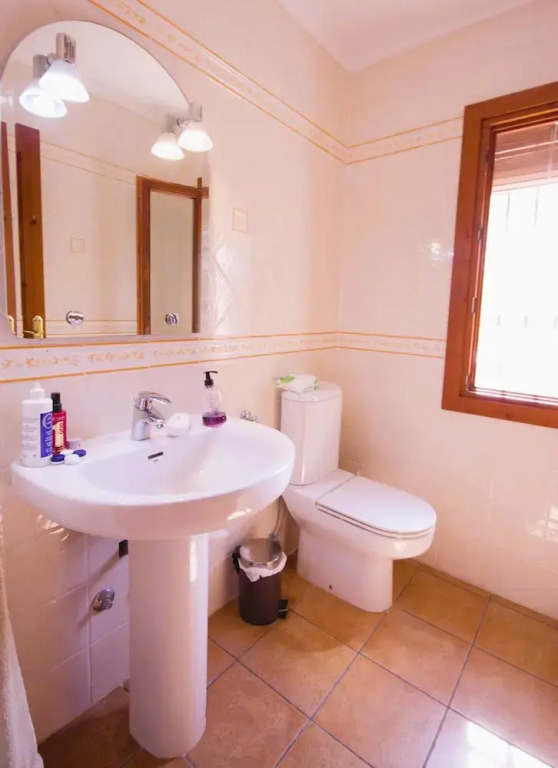 Fanila in J vea With 4 Bedrooms and 3 Bathrooms