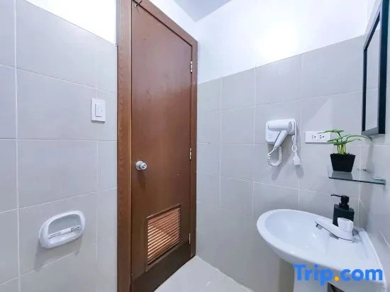 Citispace 1BR Unit Ridgewood Towers Near BGC #RW04