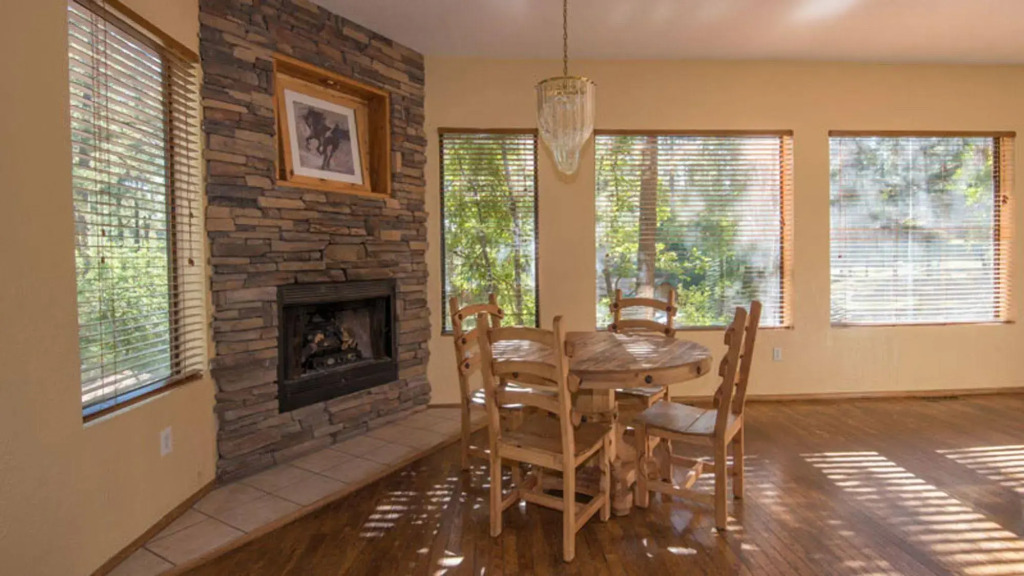 Upper Canyon Inn & Cabins