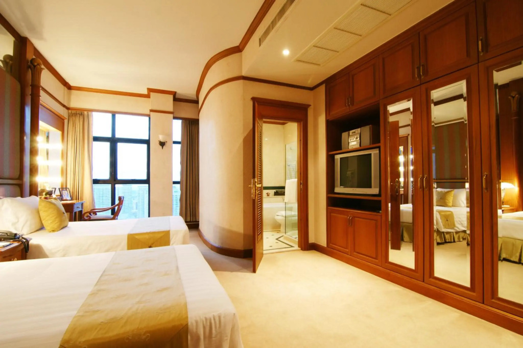 Grand Diamond Suites Hotel