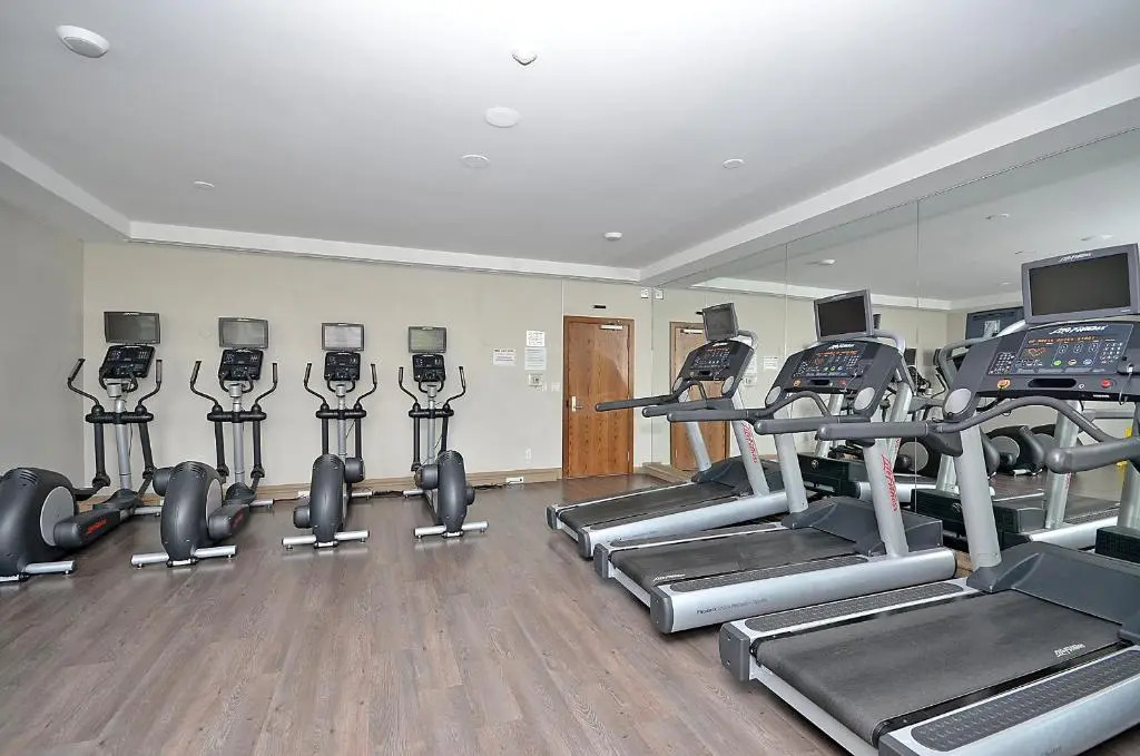 Royal Stays Furnished Apartments - Missisauga City Centre