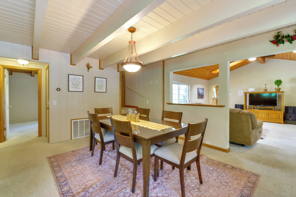 Play Golf & Unwind! Pine Mountain Lake Family Home