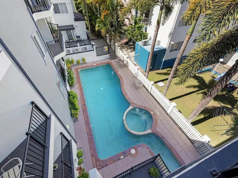 2-bed Escape With Pool, Steps From Torquay Beach