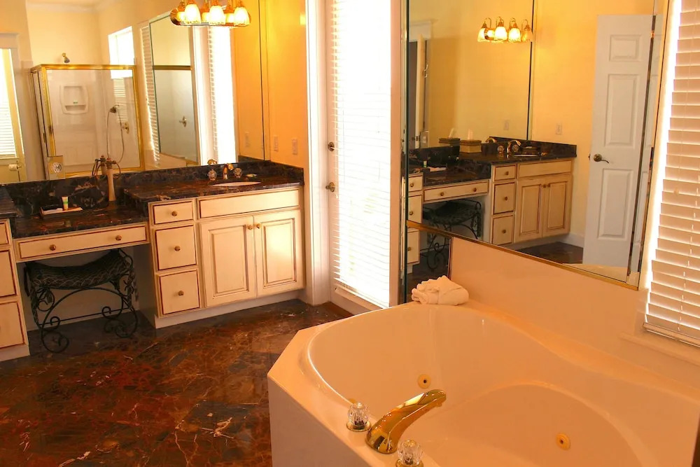 4848 Ocean Blvd - 4 Br Home