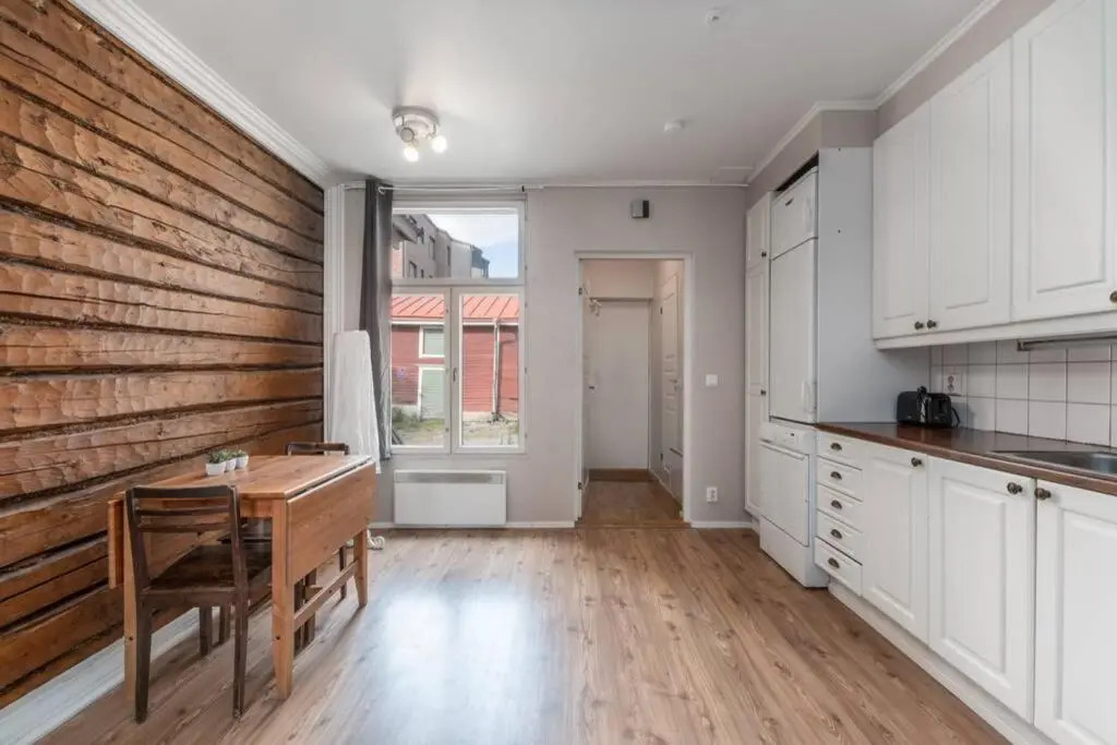SELF-SERVICE apt 10 min from bus-&railway station, free bike!