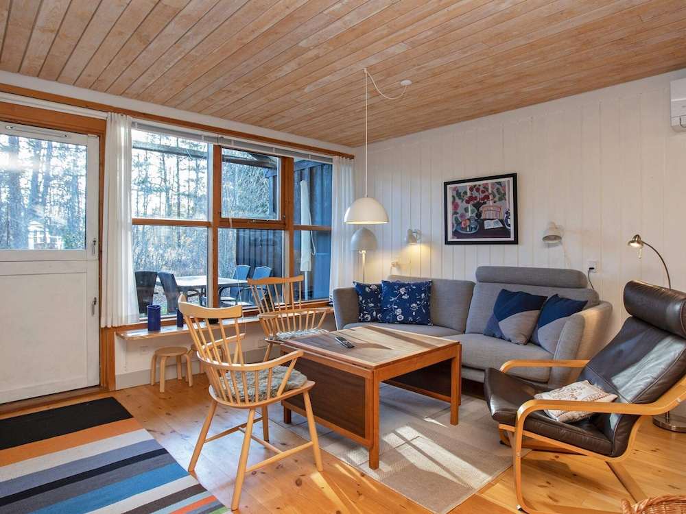 3 Rooms, 1st Row, 2+4 People, 82m2