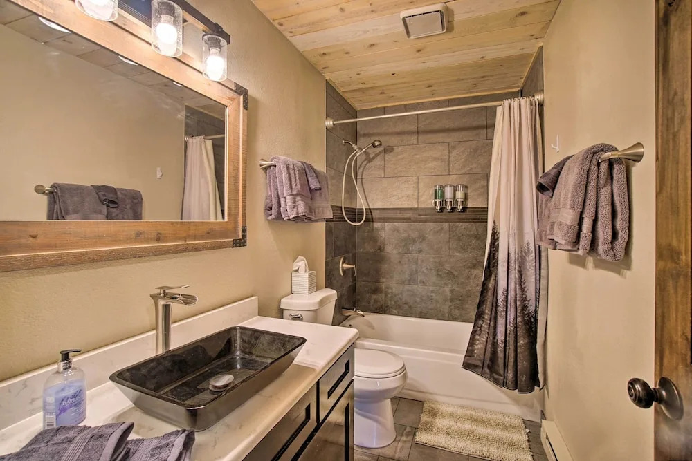 Beautiful Mccall Cabin: Perfect for Families!