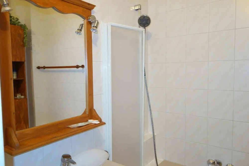 Tolstov-Hotels Big 2 Room Apartment with Balcony