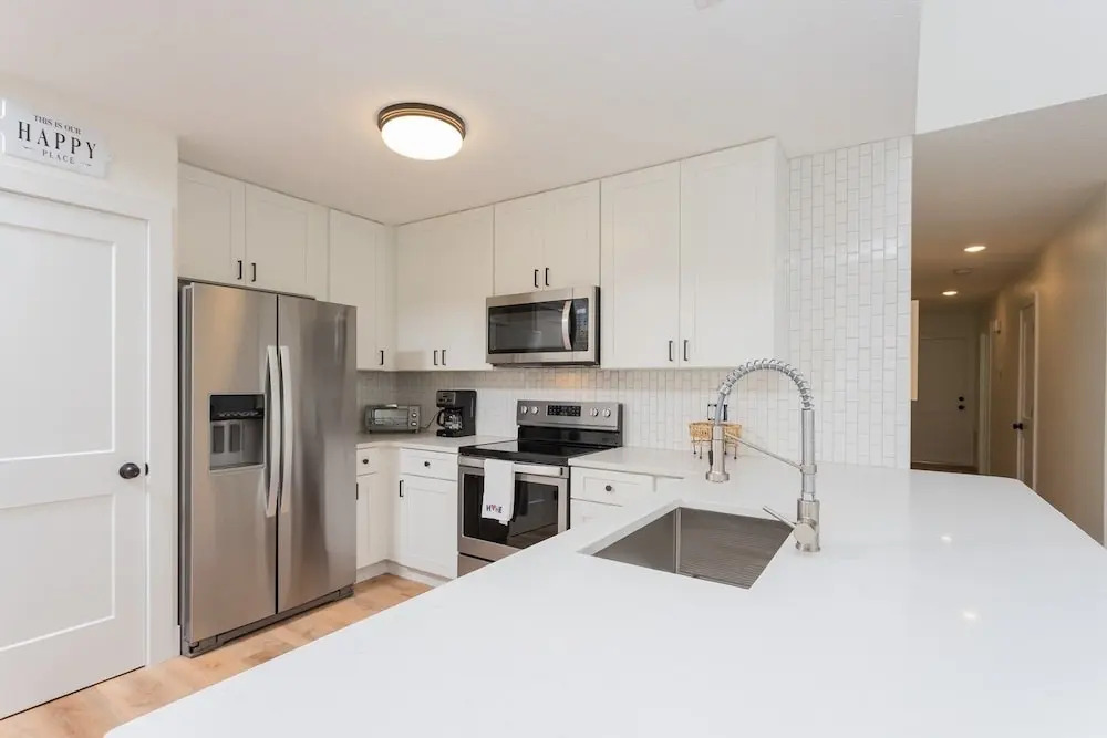 Fully Renovated 3/2 Private Beachside Home 3 Bedroom Home