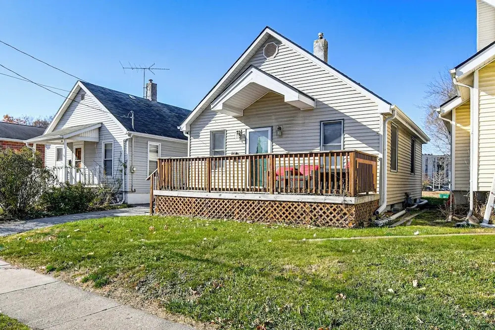 Pet-friendly Home 2 Mi to Downtown Des Moines!