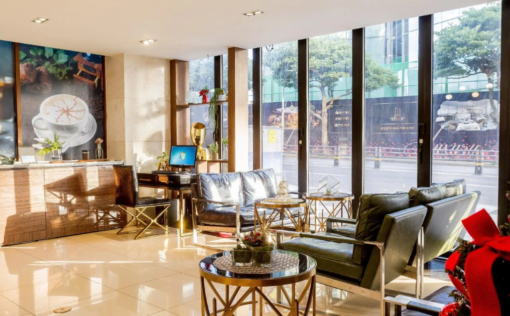 L&L City Hotel
