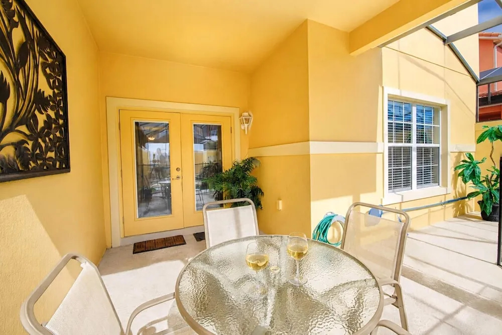 8960 Paradise Palms
