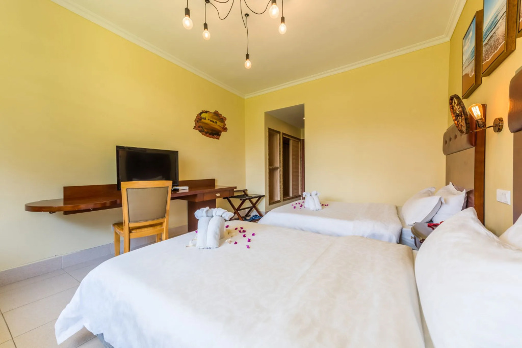 Sanya Yinyuan Linhai Theme Hotel