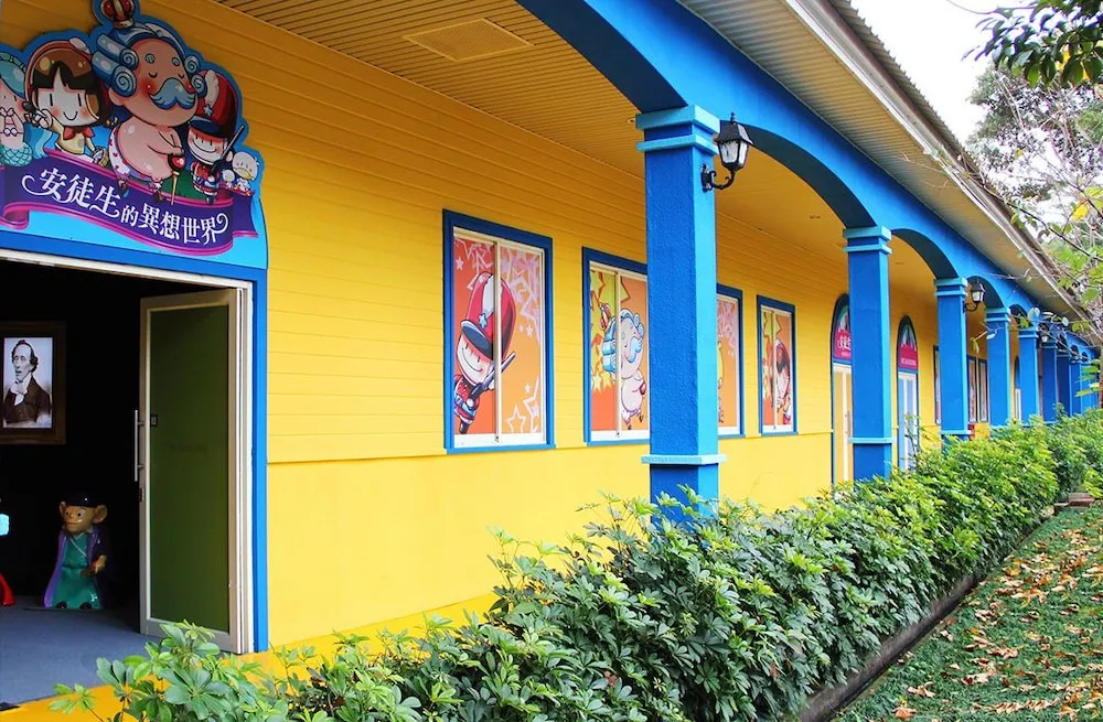 West Lake Resortopia
