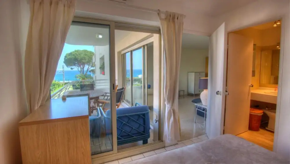 T2 vue mer 100m plages piscine PKG