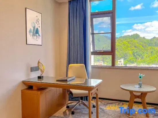 Fengshan Fenghuang International Grand Hotel