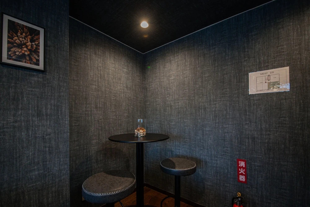 Silk Court 202