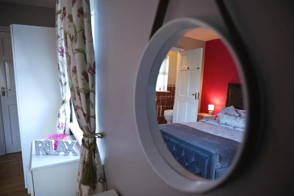 Seascape on the edge of town: 4 beds all ensuite