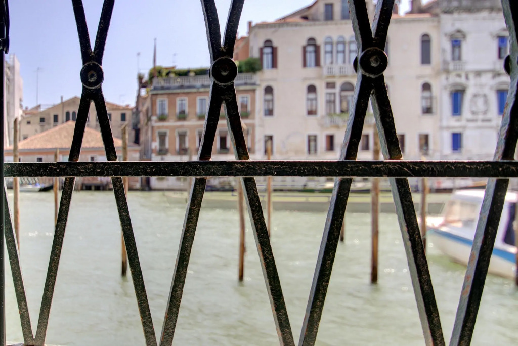 GRANDCANAL-GREEN new, 3pax, 2bath, fiber free wifi