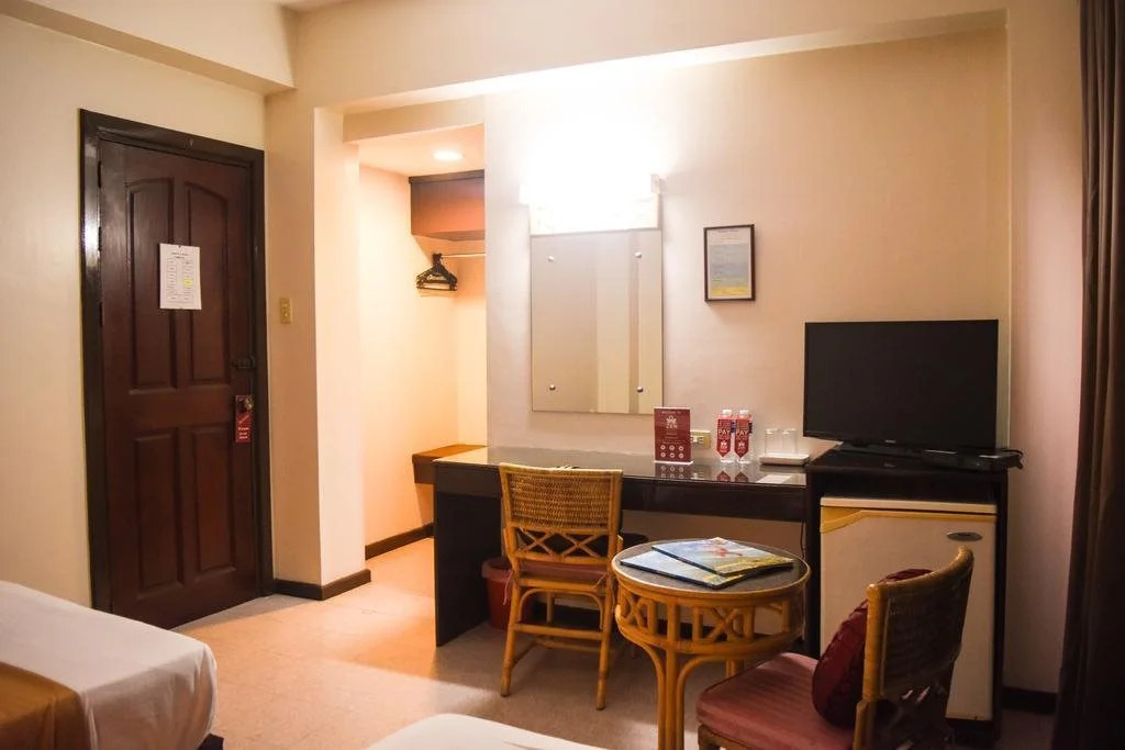 The Humbertos Hotel