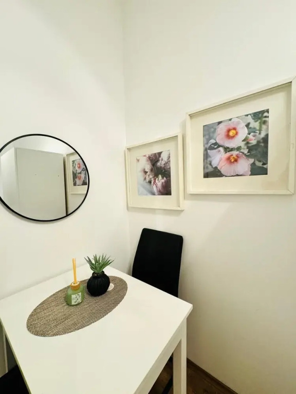 5BR Apartment for 10 Near Alterlaa