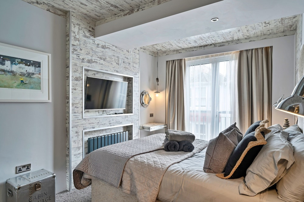 Apartment in Dartmouth Near Waterfront