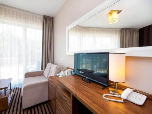 Hotel White