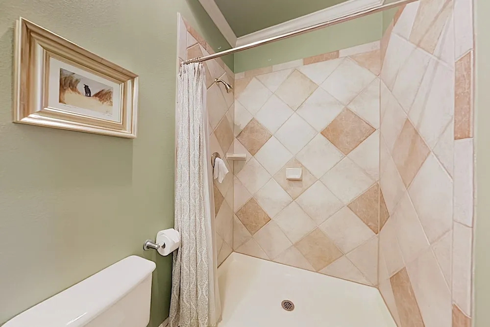 West Lake Wonder W/ Private Pool & Outdoor Kitchen 6 Bedroom Home