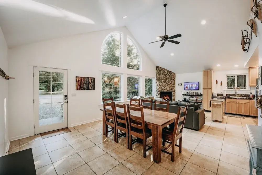 01sl - Hot Tub - Pet Friendly - Bbq - Sleeps 8 3 Bedroom Home by RedAwning
