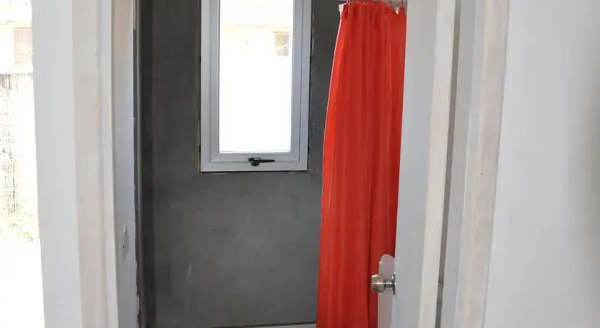 Rojo y Negro Hostel - Posada