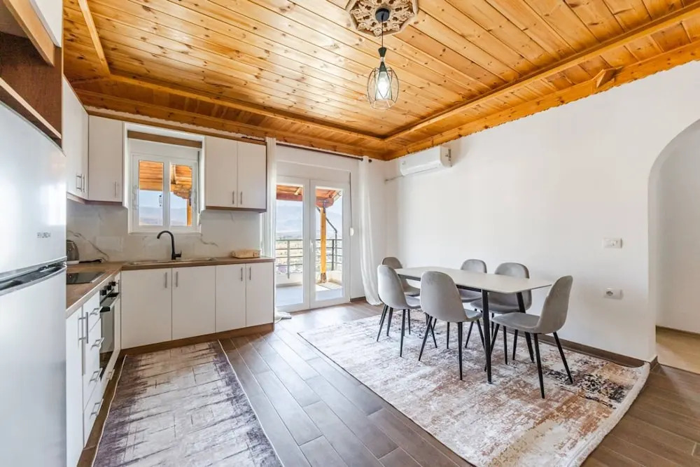Hillside Apartment Gjirokast r 2 2BR With Balcony