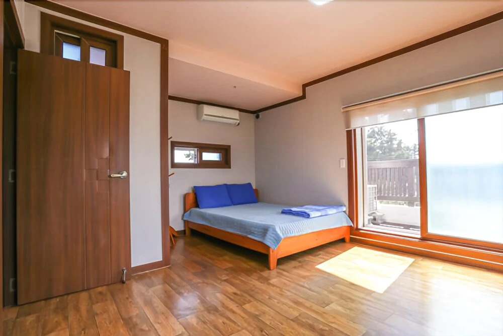 Seogwipo White Castle Pension